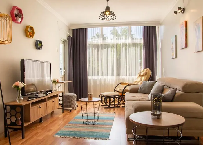 Delightful Flat With Central Location And Balcony In Karsiyaka