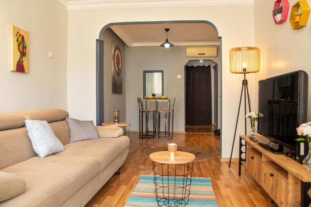 Delightful Flat With Location And Balcony In Karsiyaka Appartement *