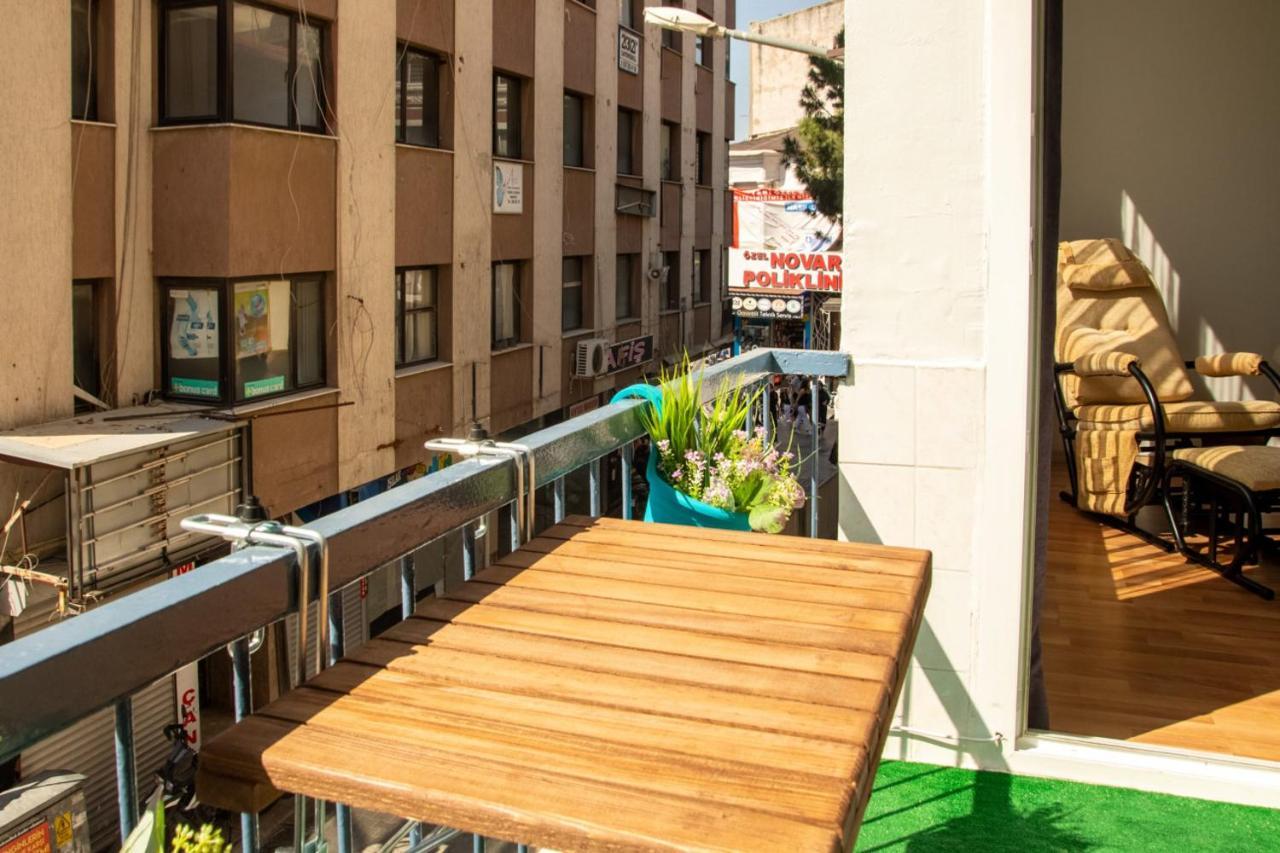 Delightful Flat With Location And Balcony In Karsiyaka *