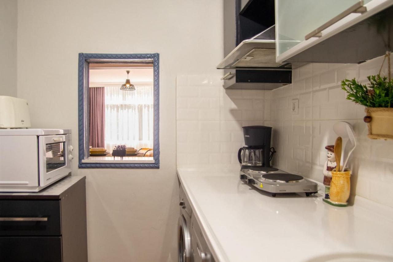 Delightful Flat With Location And Balcony In Karsiyaka *