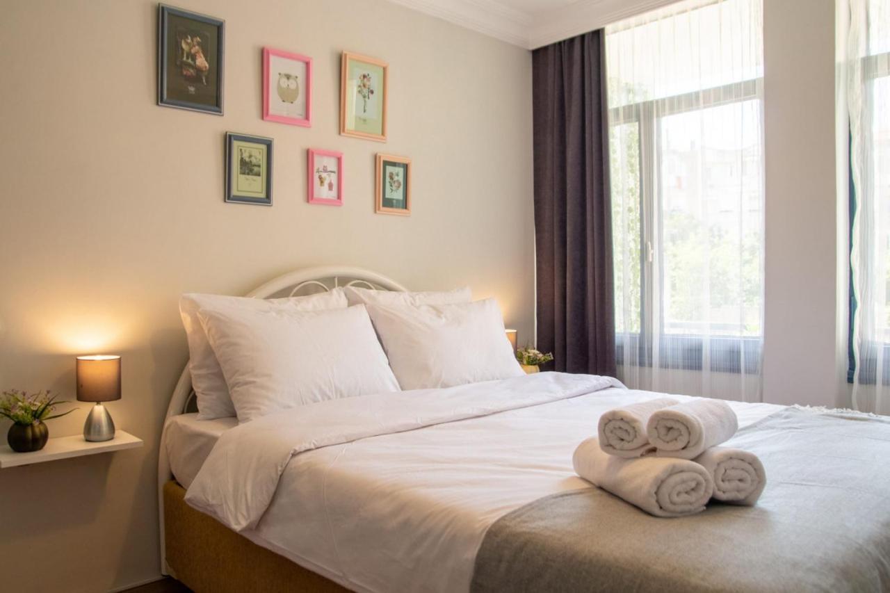Delightful Flat With Location And Balcony In Karsiyaka Appartement İzmir