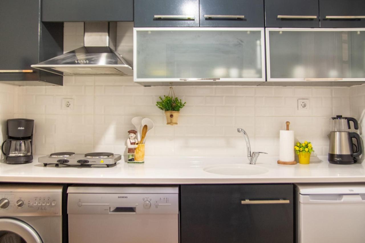 Appartement Delightful Flat With Location And Balcony In Karsiyaka İzmir